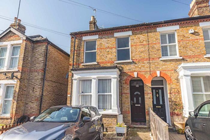 2 Bedroom Maisonette For Sale In Bridge Road, Uxbridge, UB8
