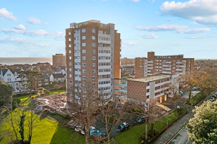 2 Bedroom Flat For Sale In Manor Lea, Boundary Road, BN11