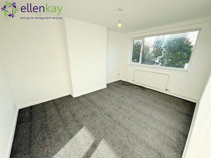 3 Bedroom Semi-detached House To Rent In Tunshill Grove, Milnrow, OL16