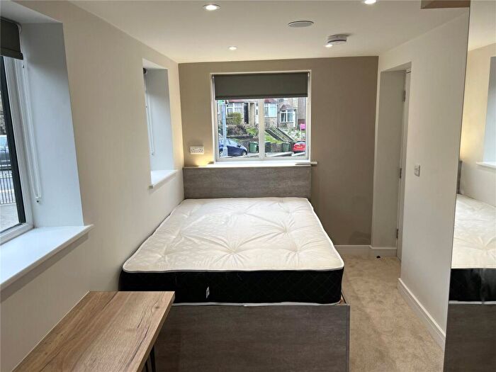 1 Bedroom Semi Detached House To Rent In Newsome Road, Huddersfield, HD4