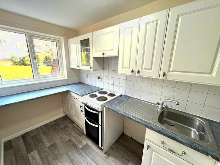 1 Bedroom Flat To Rent In Engadine Close, Croydon, CR0