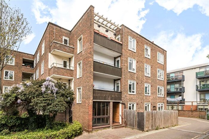 2 Bedroom Flat For Sale In King Henrys Walk, London, N1