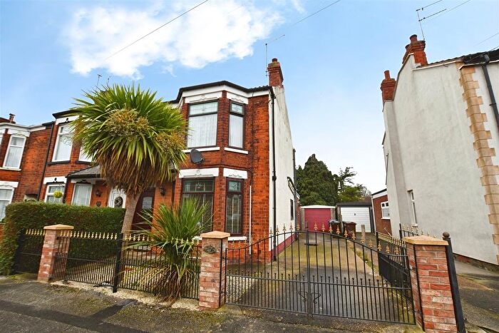 3 Bedroom End Of Terrace House For Sale In Lee Street, Hull, HU8