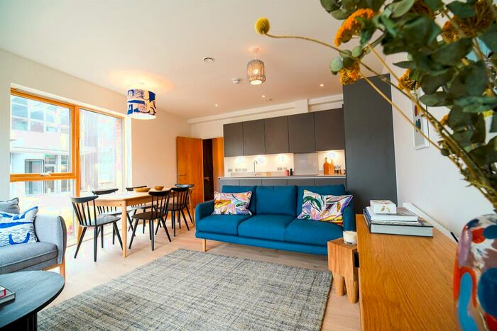 3 Bedroom Town House For Sale In David Street, Leeds, LS11