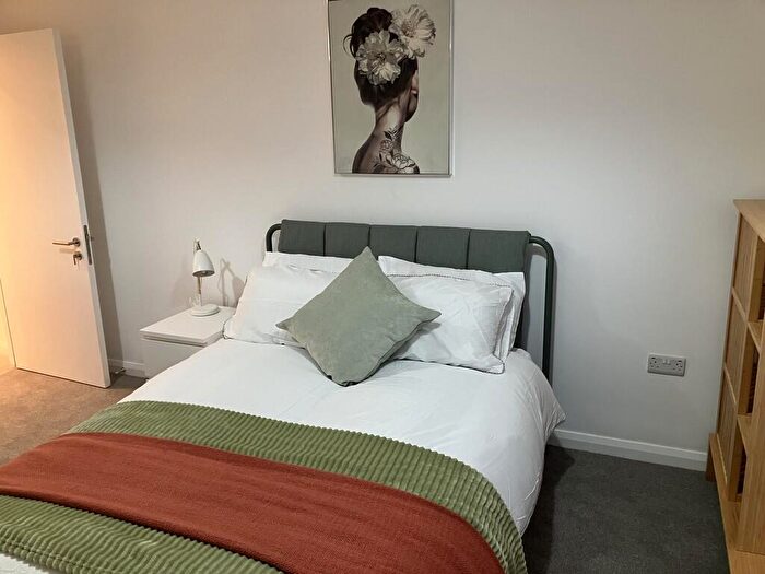 2 Bedroom Apartment To Rent In Parkview, Darwin Street, B12