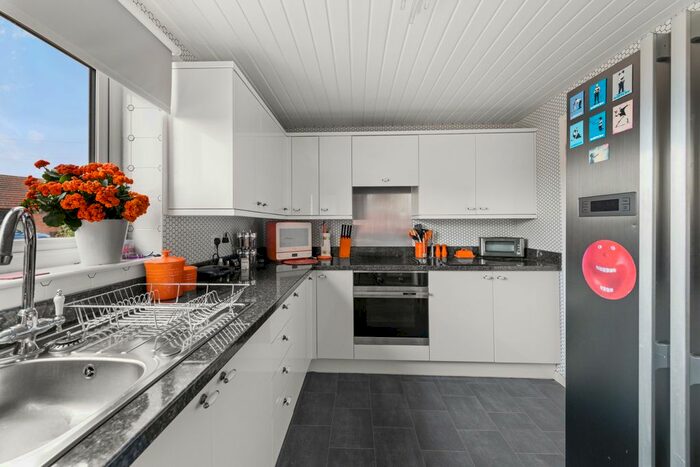 2 Bedroom Detached Bungalow For Sale In Oak Close, Ingoldmells, PE25