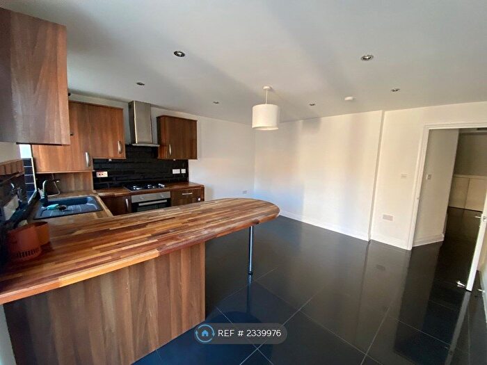 2 Bedroom Flat To Rent In Chingford, London, E4