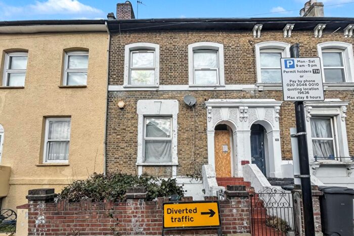 3 Bedroom Block Of Apartments For Sale In Upper And Lower Flat, Fernham Road, Thornton Heath, CR7