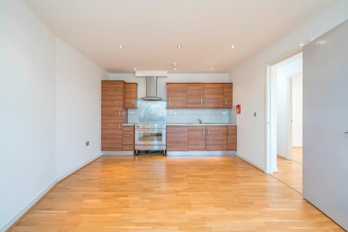 2 Bedroom Flat To Rent In Barck Church Lane, Liverpool Street, E1
