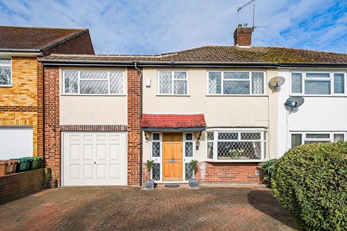 5 Bedroom Semi-Detached House For Sale In Walnut Tree Road, Shepperton, TW17