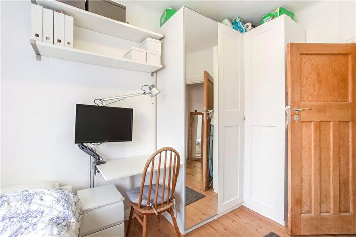2 Bedroom Apartment To Rent In Heneage Street, Shoreditch, London, E1