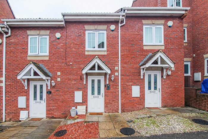 3 Bedroom Town House For Sale In Kingsway Gardens, Ossett, WF5