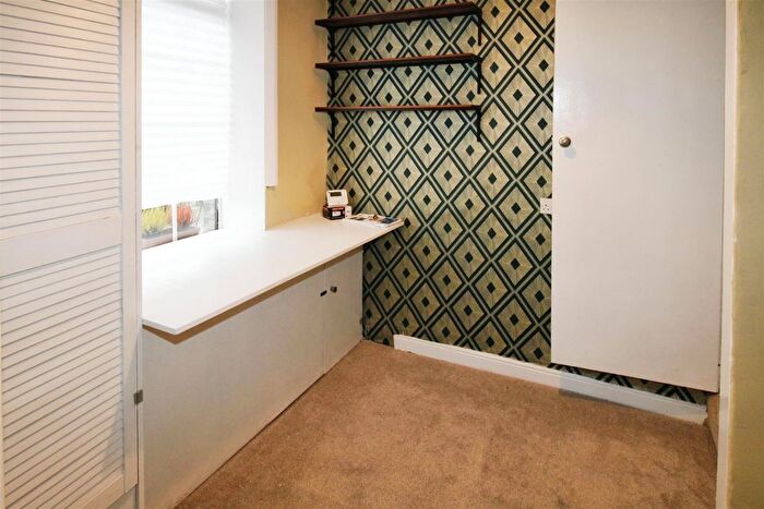 2 Bedroom End Of Terrace House To Rent In Cobden Street, Clayton, BD14
