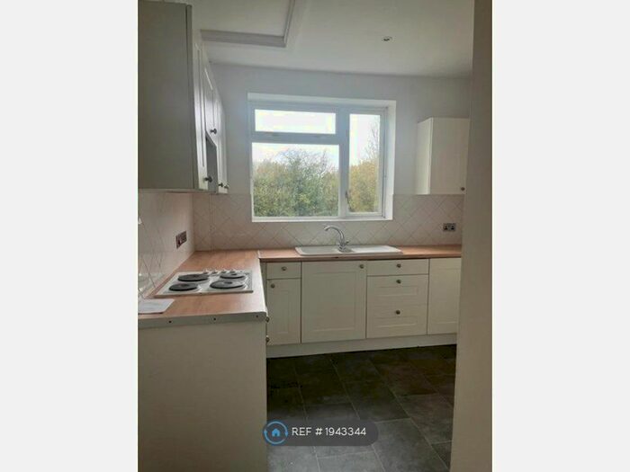 3 Bedroom Detached House To Rent In Limpsfield Road, Warlingham, CR6