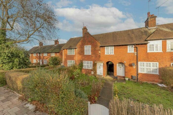 3 Bedroom House To Rent In Falloden Way, London, NW11