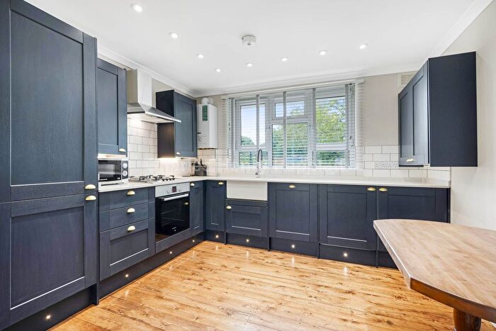 3 Bedroom Flat To Rent In Queens Drive, Finsbury Park, N4