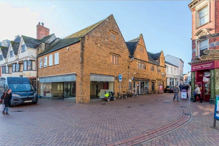 1 Bedroom Flat To Rent In Parsons Street, Banbury, OX16