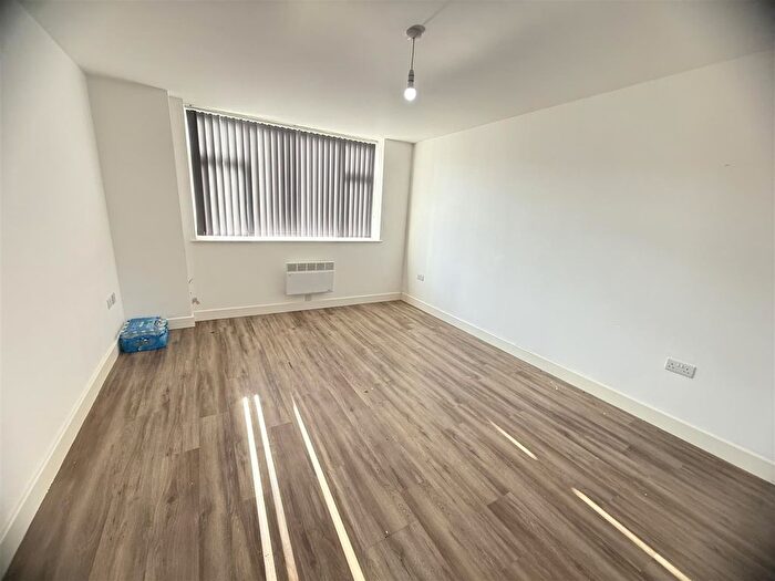 1 Bedroom Flat To Rent In Lombard Street, West Bromwich, B70
