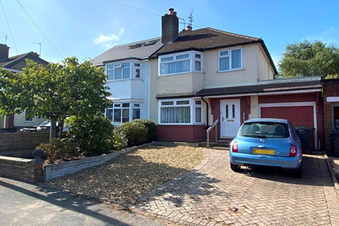 3 Bedroom Semi-Detached House For Sale In Poplar Road, Stourbridge, DY8