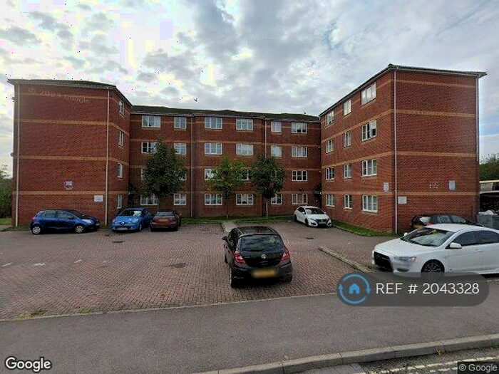 3 Bedroom Flat To Rent In Edward Court, Aldershot, GU11
