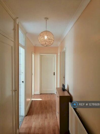 3 Bedroom Flat To Rent In Brighton Road, Sutton, SM2