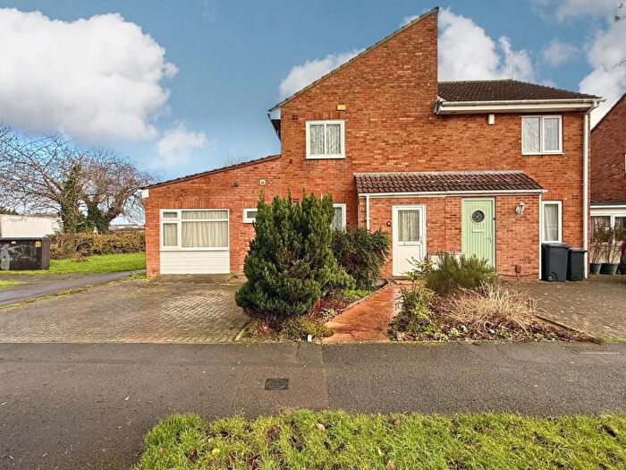 4 Bedroom Semi Detached House For Sale In Worsley Road, Freshbrook, Swindon, SN5