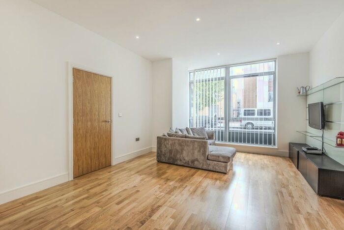 2 Bedroom Flat To Rent In Peckham Grove London, SE15