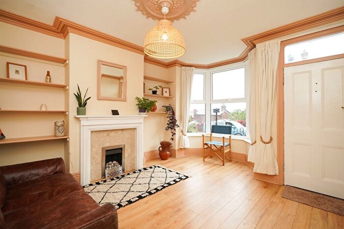 4 Bedroom Terraced House For Sale In Cowlishaw Road, Sheffield, S11