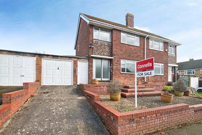 3 Bedroom Semi Detached House For Sale In Chaucer Avenue, Lower Gornal, Dudley, DY3