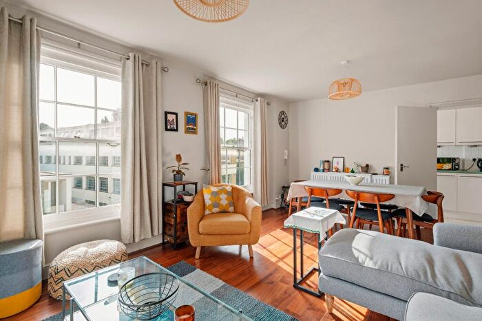 2 Bedroom Apartment To Rent In Barnsbury Terrace, London, N1