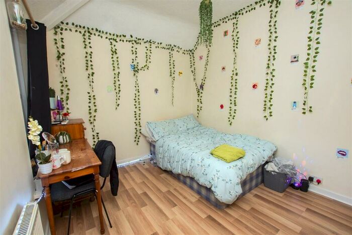 9 Bedroom House To Rent In Umberslade Road, Selly Oak, Birmingham, B29