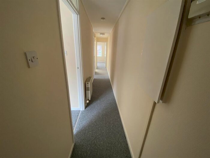 2 Bedroom Flat To Rent In High Street, Heathfield, TN21