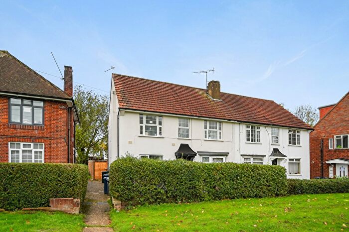 2 Bedroom Flat For Sale In London, NW7