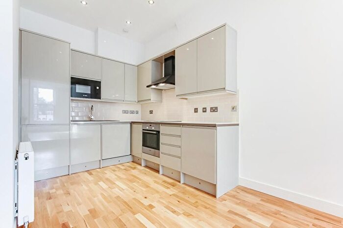 2 Bedroom Flat To Rent In Duke Street, Richmond, Surrey, TW9