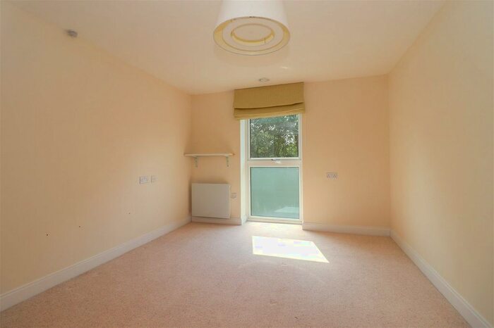 2 Bedroom Flat For Sale In The Dean, Alresford, SO24