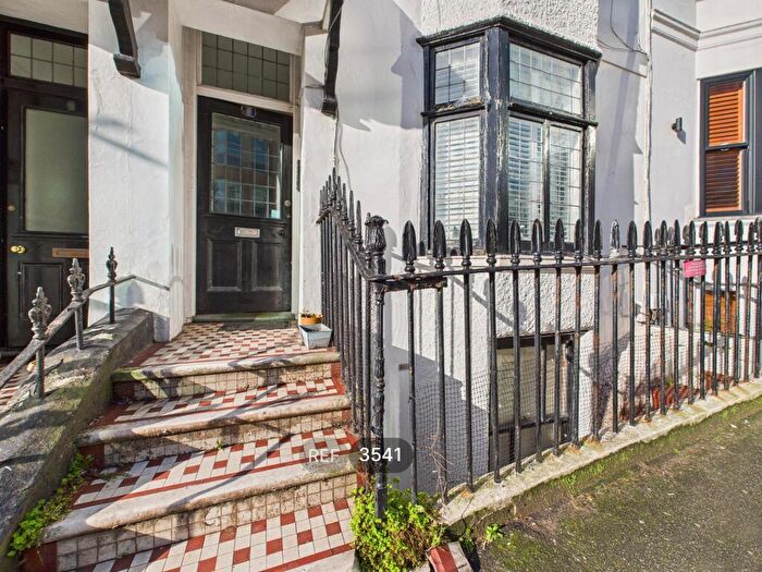 2 Bedroom Flat To Rent In Queen Square, Brighton, BN1