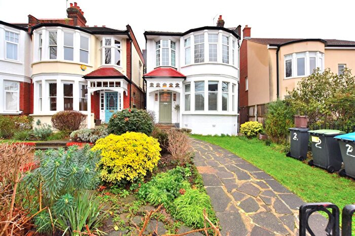 1 Bedroom Flat For Sale In Fox Lane, Palmers Green, N13