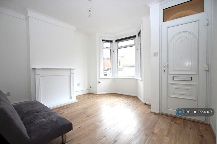 3 Bedroom Terraced House To Rent In Curzon Road, Chatham, ME4