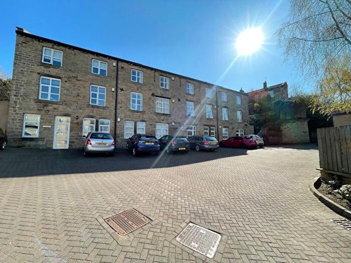 2 Bedroom Flat To Rent In Brackendale, Bradford, BD10
