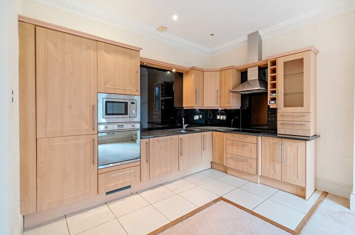 2 Bedroom Flat For Sale In Eton Court, Roseville Avenue, Harrogate, North Yorkshire, HG1