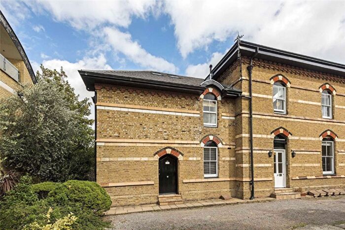 2 Bedroom Flat To Rent In Old Station Way, London, SW4