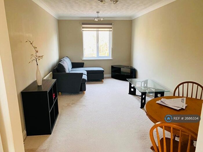 2 Bedroom Flat To Rent In Greys Court, Reading, RG1