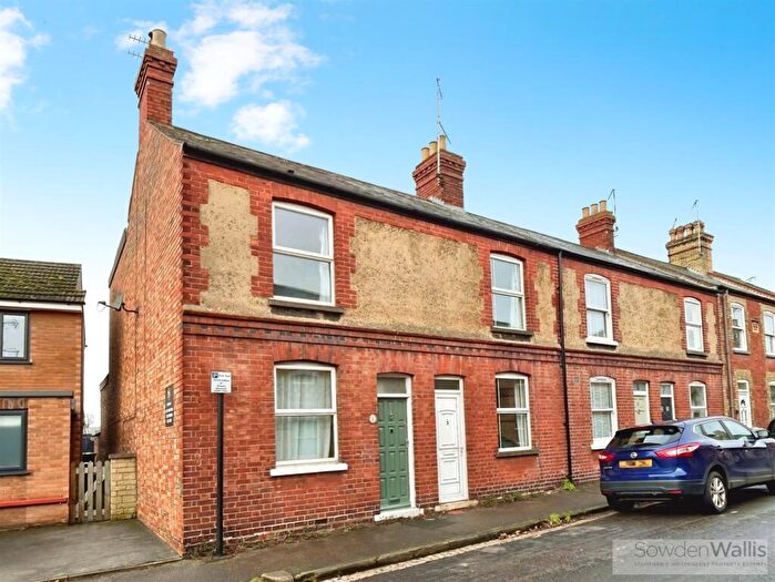 2 Bedroom End Of Terrace House For Sale In Vine Street, Stamford, PE9