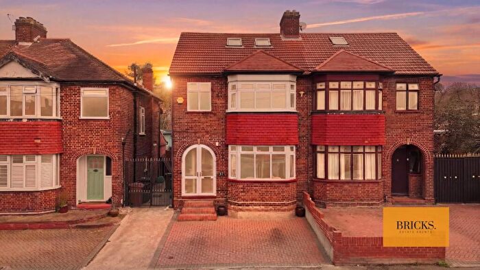 4 Bedroom Semi Detached House For Sale In Grantock Road, Walthamstow, E17