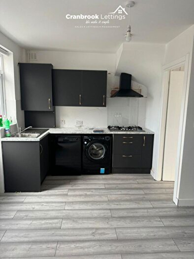 4 Bedroom Semi Detached House To Rent In Chase Cross Road, RM5