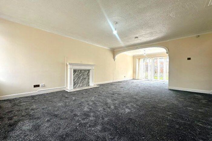 3 Bedroom Property To Rent In Woodlands Way, Birmingham, B37