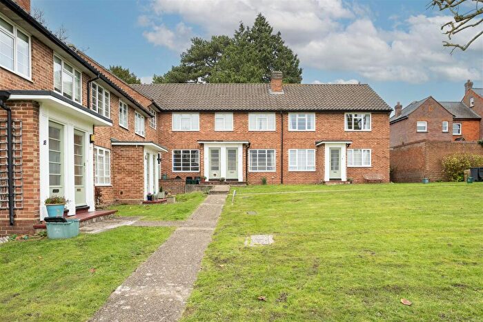 2 Bedroom Maisonette For Sale In The LawnsMount Pleasant St Albans Hertfordshire, AL3