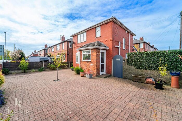 2 Bedroom Detached House For Sale In Bolton Road, Pendlebury, Swinton, Manchester, M27