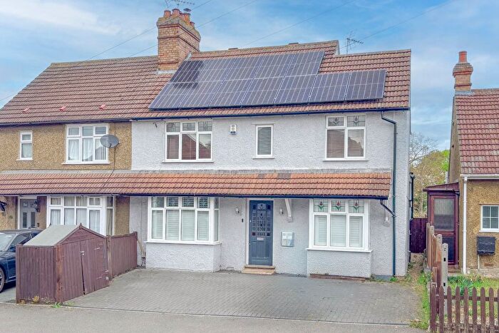 4 Bedroom Semi-detached House For Sale In Stanbridge Road, Leighton Buzzard, LU7