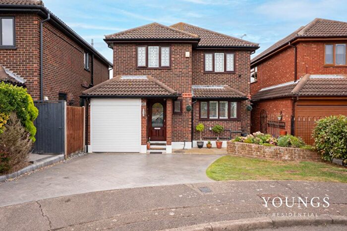 4 Bedroom Detached House For Sale In Ameland Road, Canvey Island, SS8